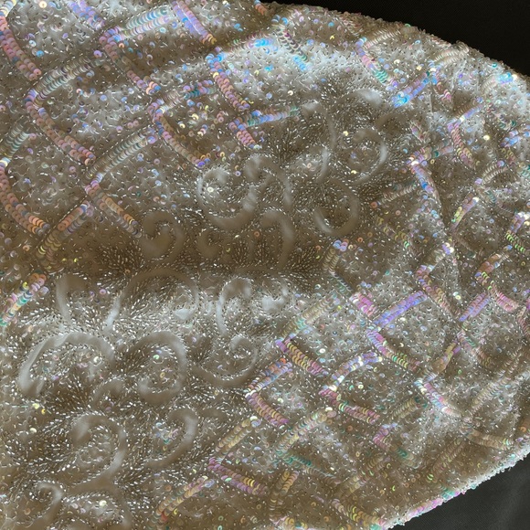 Formal dress , one time use , size 4 . Excellent condition - Picture 4 of 6